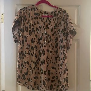 Women’s V-neck popover top .